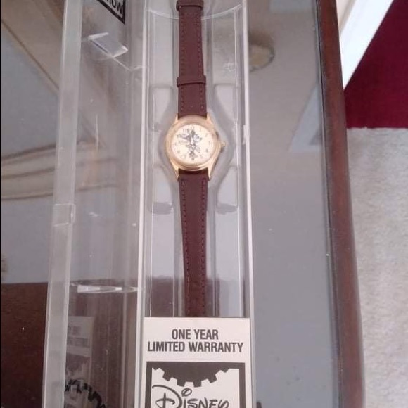 🤶NEW!!🎅 Mini Mouse Watch - Picture 2 of 5